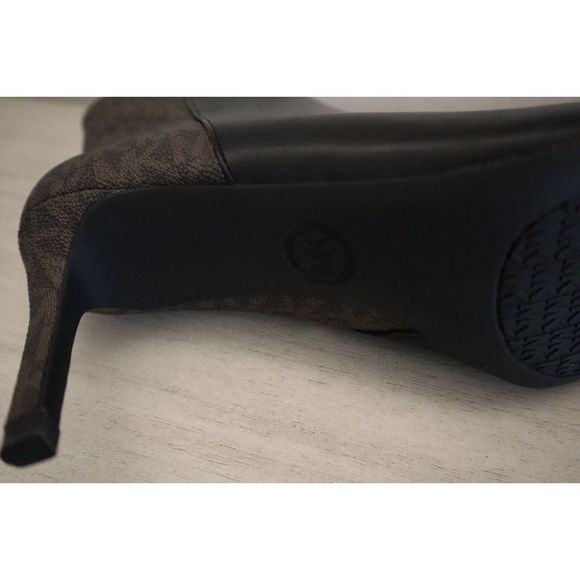 Michael Kors Women Sz 7.5 Black/Brown Logo Print Alina Flex Leather Booties - Picture 10 of 12